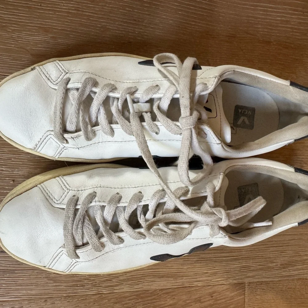Veja White Sneakers women’s siz9 price firm!!